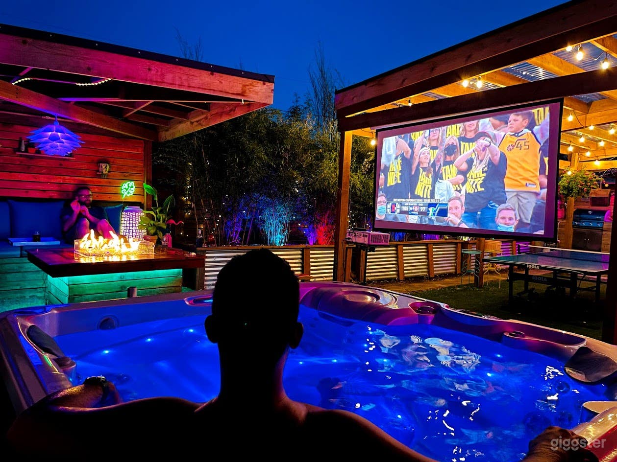 Modern &amp; Light Home with Unique Spaces Photo 3