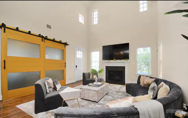  Cozy Mixer Room– Perfect for Intimate Gathering 