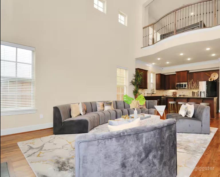  Cozy Mixer Room– Perfect for Intimate Gathering 