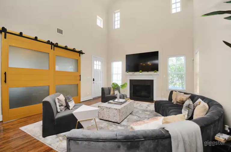  Cozy Mixer Room– Perfect for Intimate Gathering 