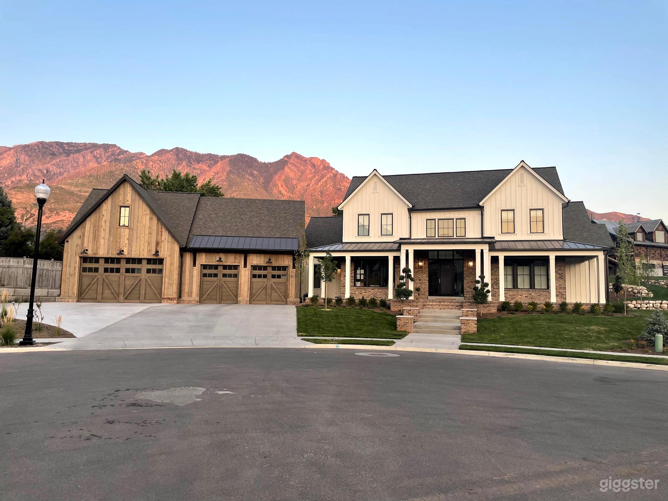 AWARD WINNING | Modern Farmhouse | Mountain Views Photo 3