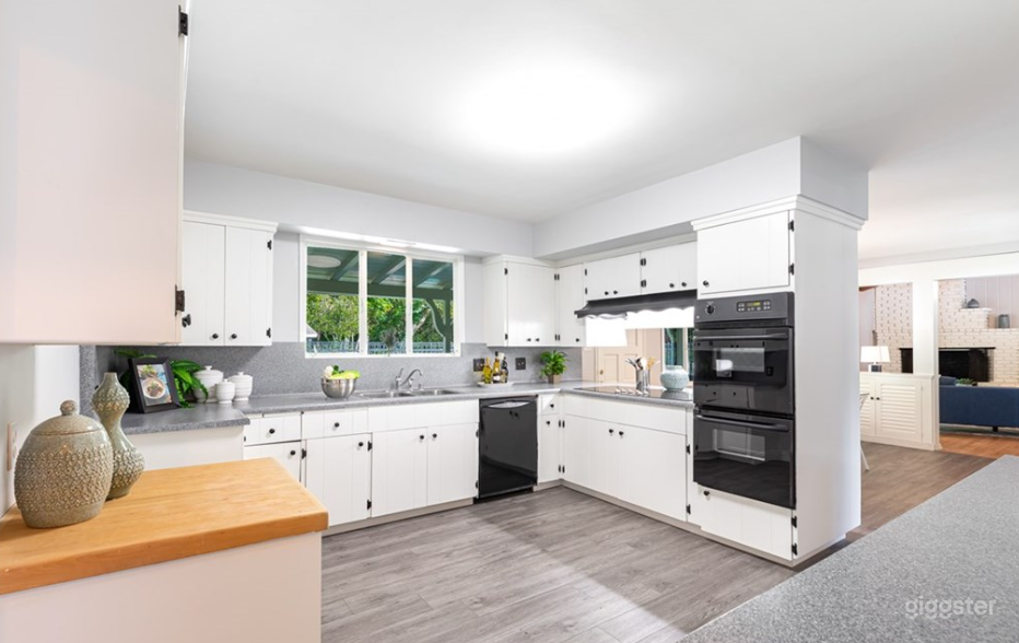 Gorgeous Encino Home Photo 4