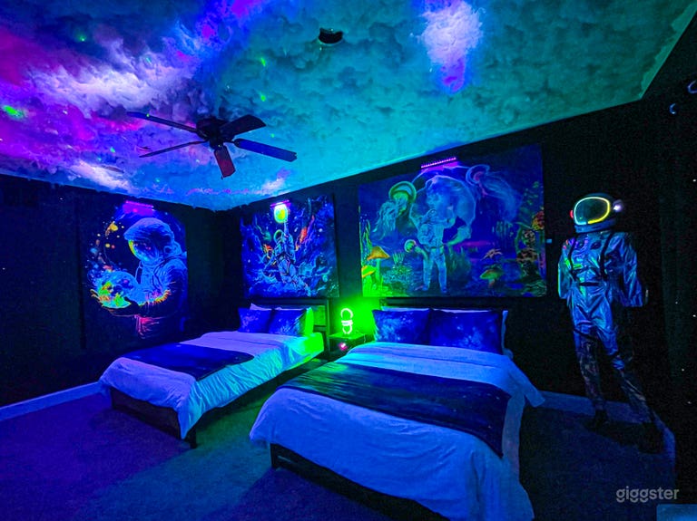  Immersive Themed Townhouse: Space, Jungle & Greek Sets 