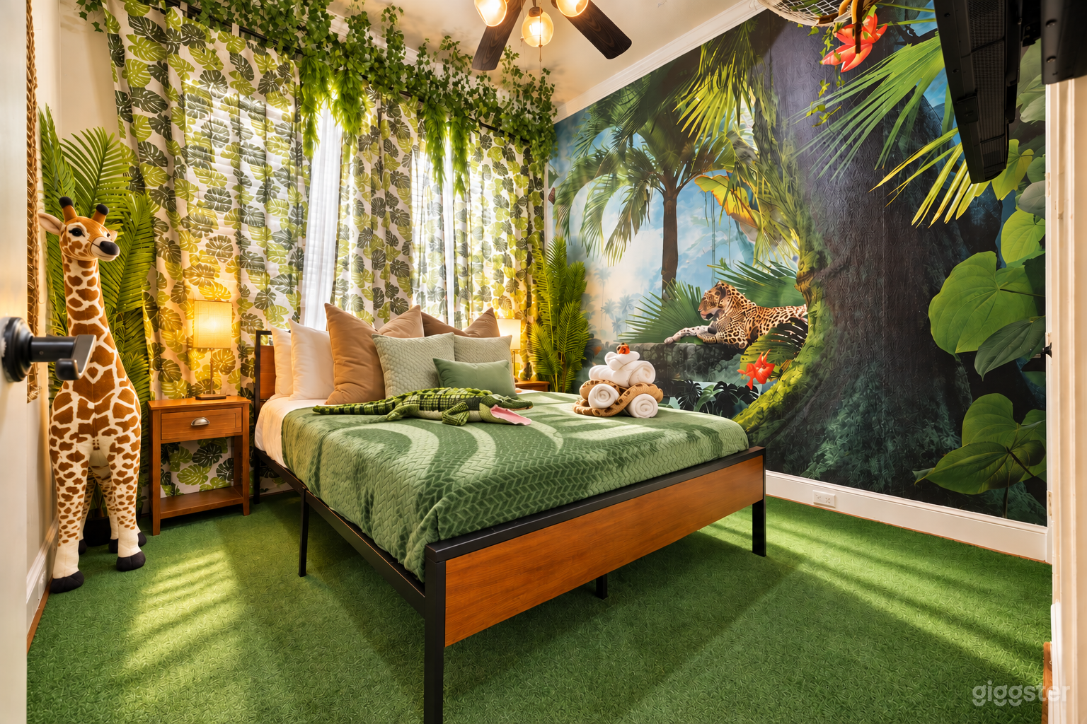 Immersive Themed Townhouse: Space, Jungle & Greek Sets Photo 4