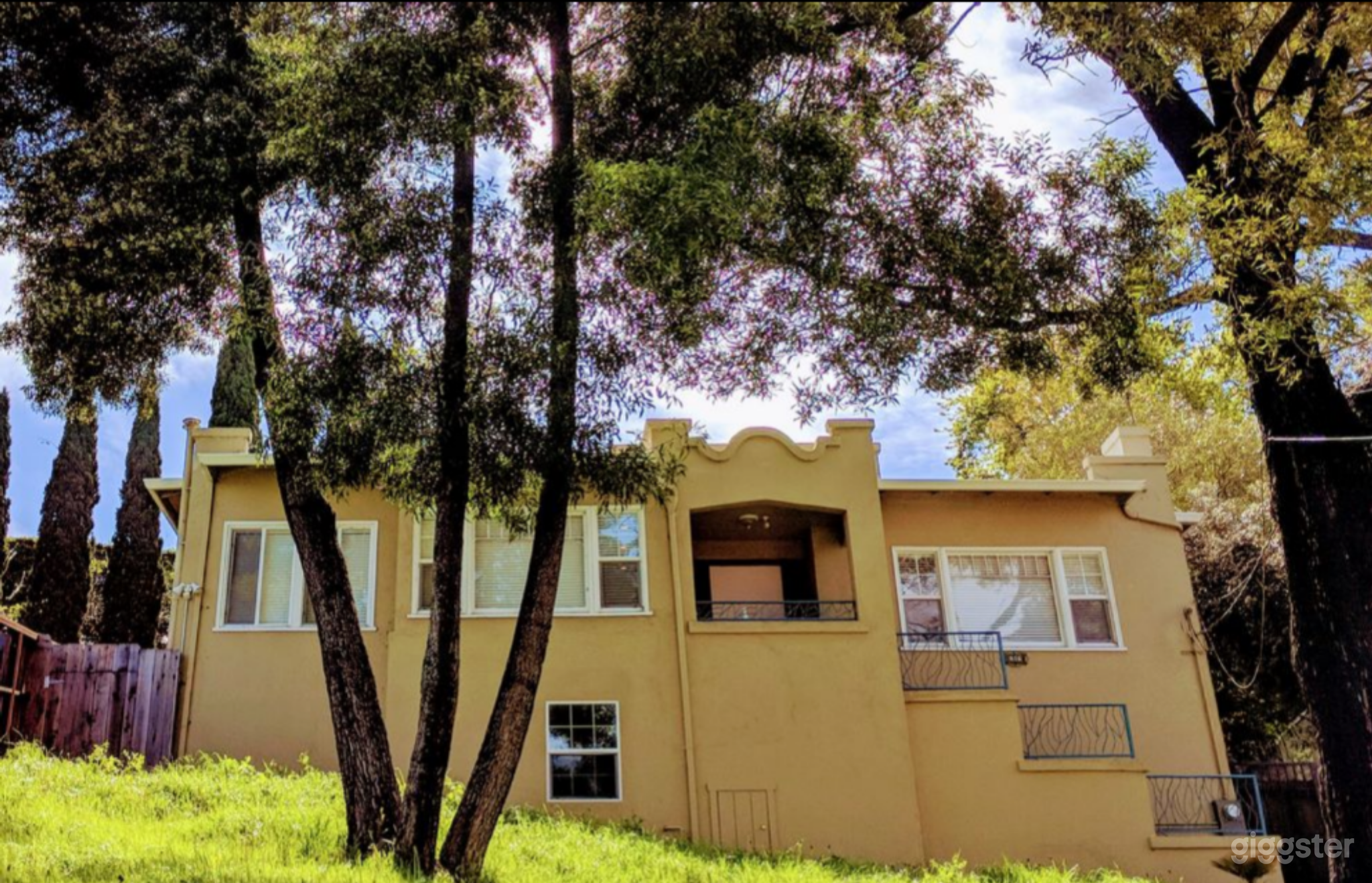 Ultra Private, Nicely Furnished Craftsman House Photo 1