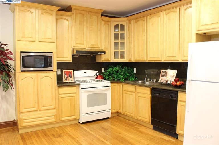  Ultra Private, Nicely Furnished Craftsman House 