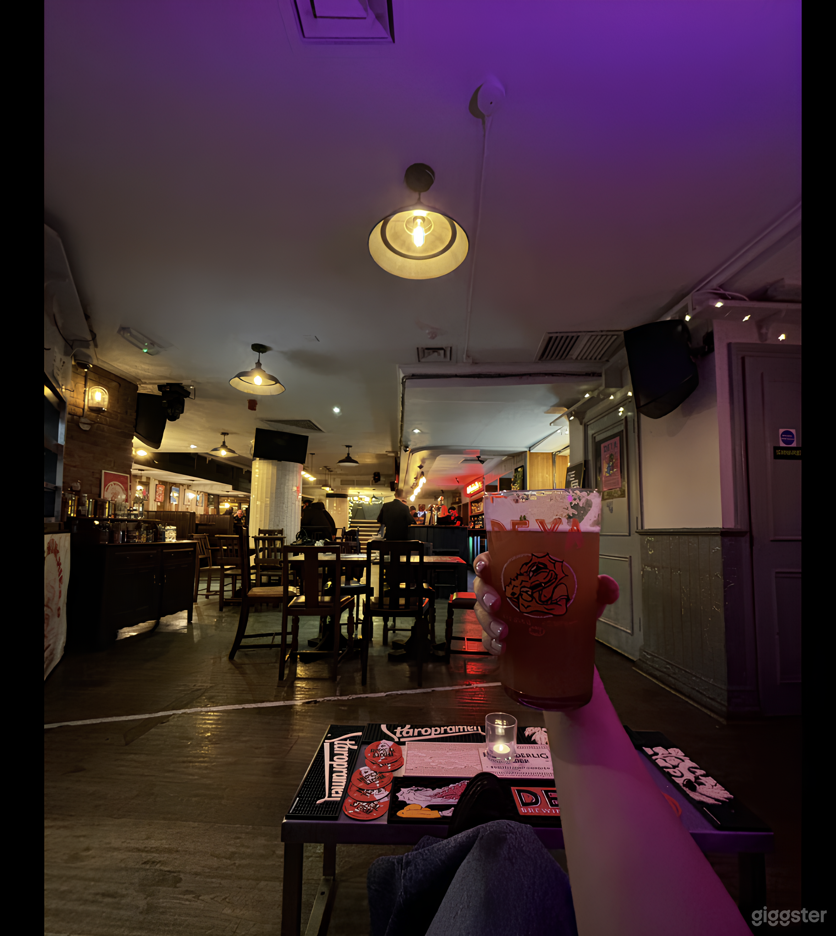 Pub for Intimate Gatherings and Lively Crowds Photo 4