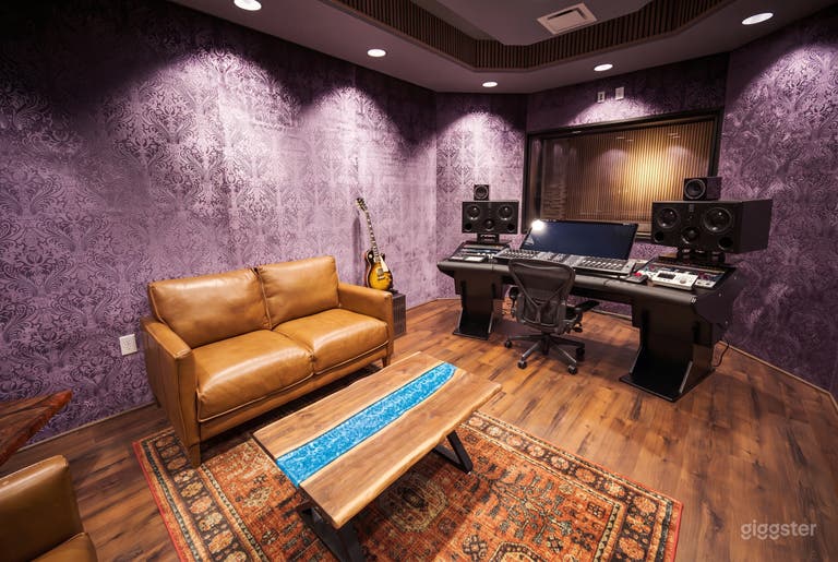  Houston's Dedicated Vocal & Audio Recording Space 