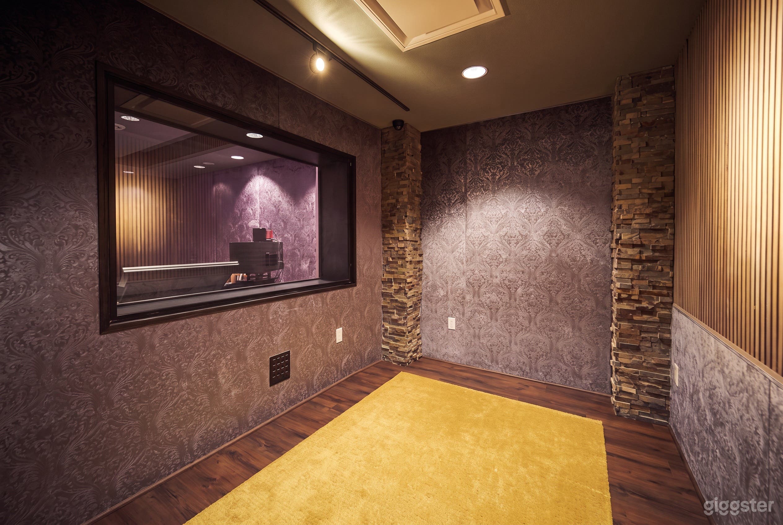 Houston's Dedicated Vocal & Audio Recording Space Photo 2