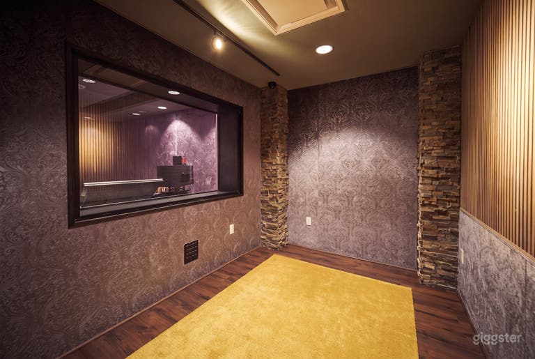  Houston's Dedicated Vocal & Audio Recording Space 