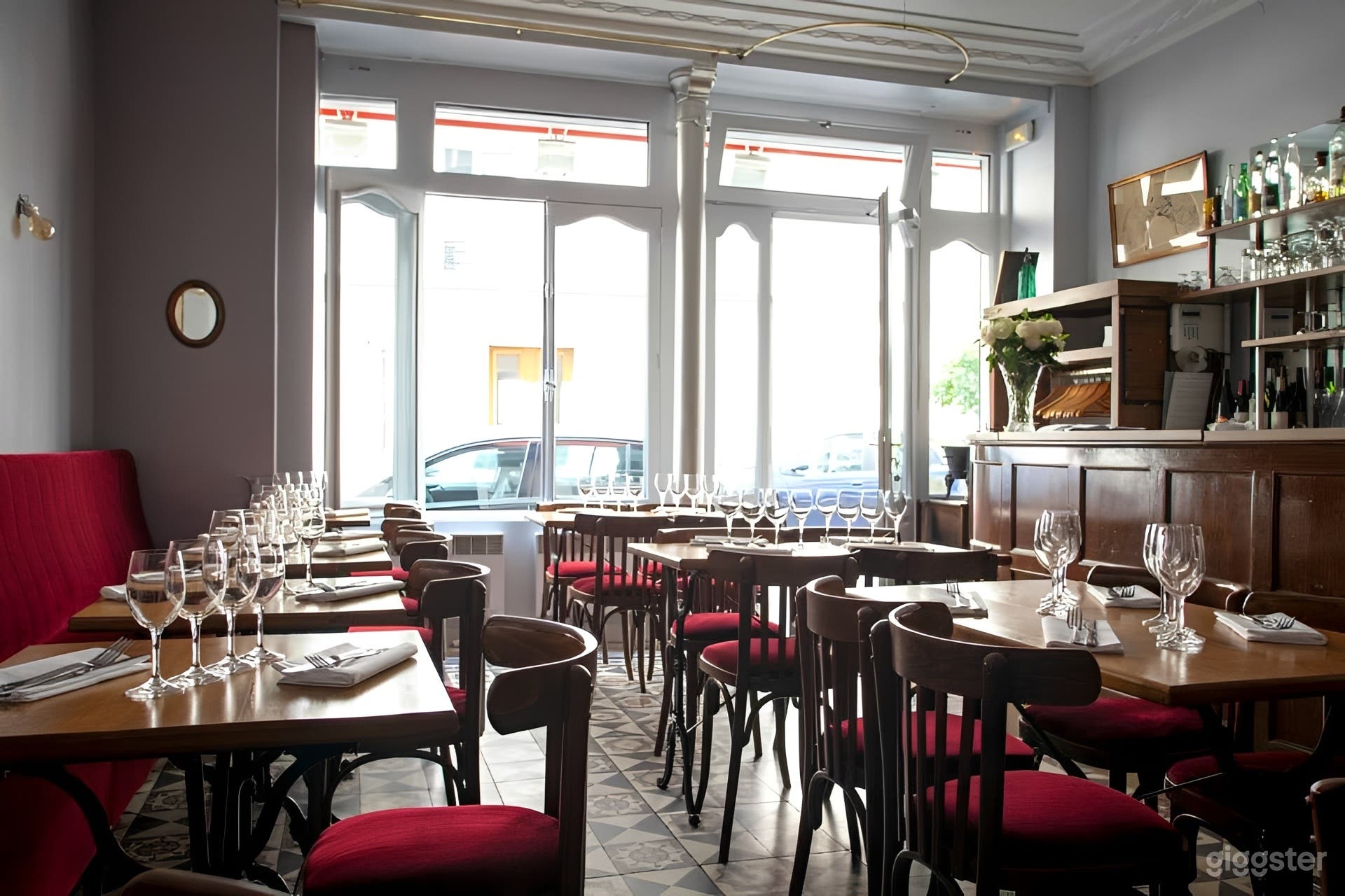 Photo de Charmant bistro parisien au décor vintage 1