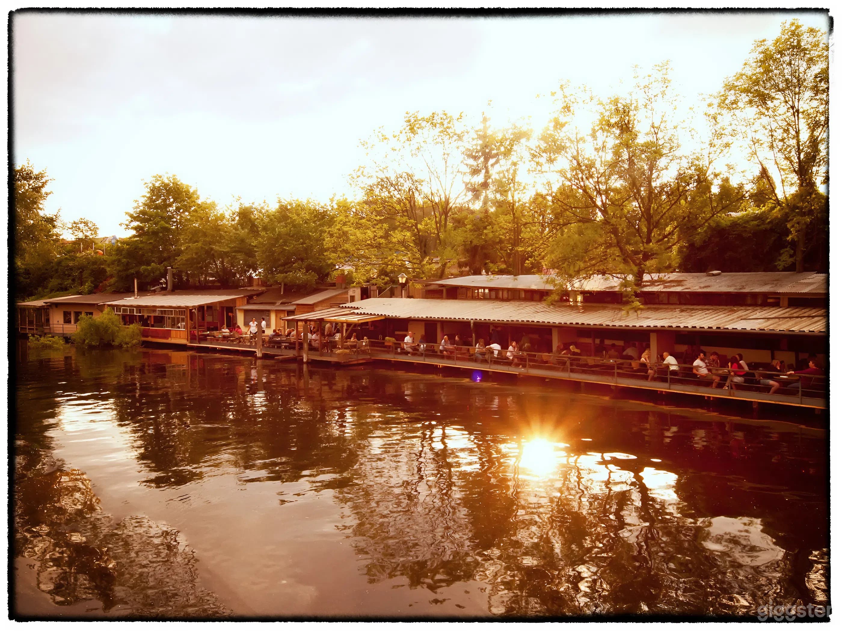 Waterfront Gem in Kreuzberg – Fireplace, Garden, Terrace Photo 1