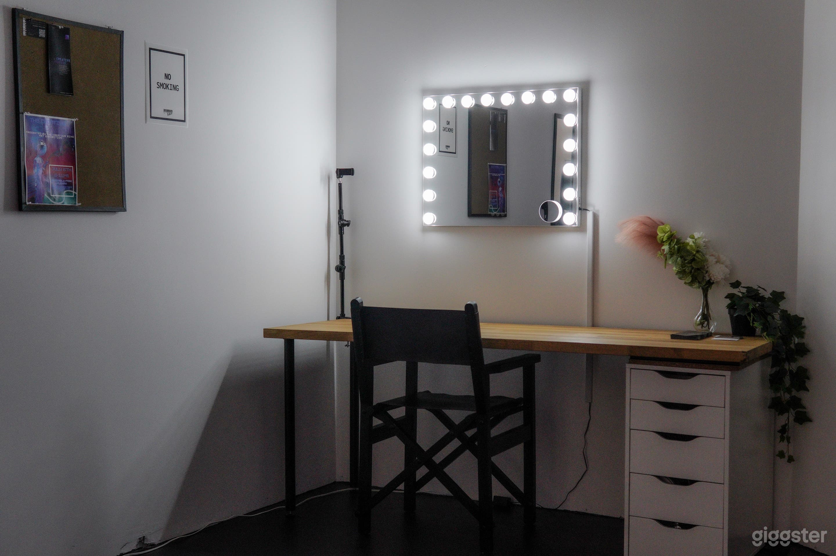 Makeup vanity with adjustable color temperature and intensity. 