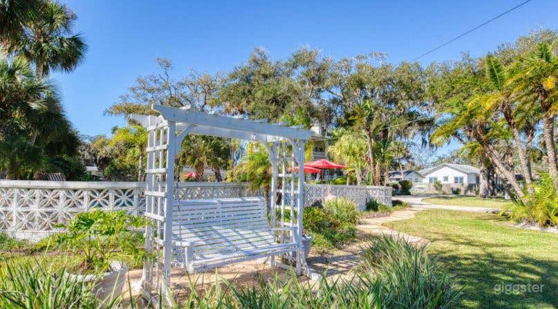 Picturesque River Front Victorian Venue Photo 3