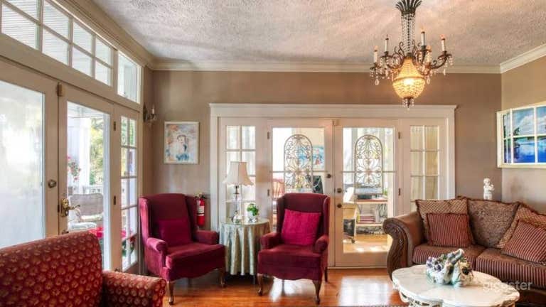  Picturesque River Front Victorian Venue 