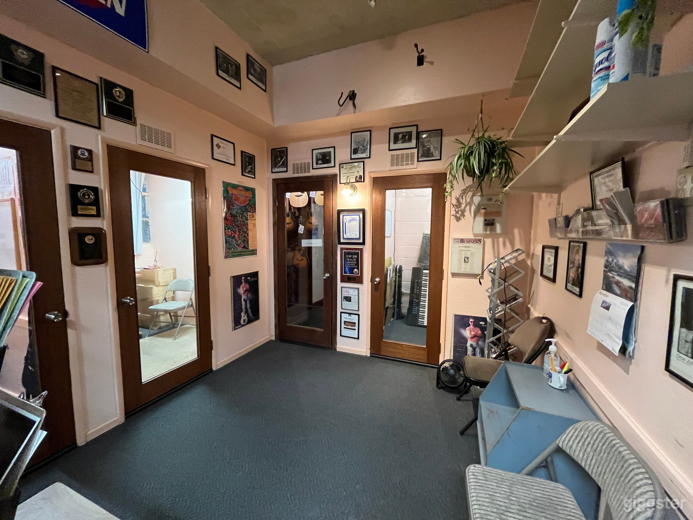 Mom and Pop Music Store Photo 3