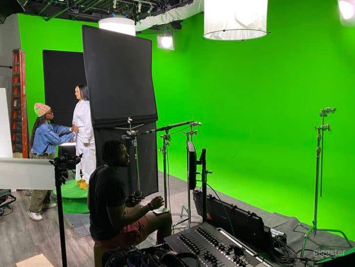 3-WALL GREEN CYC STUDIO in Brooklyn Photo 4