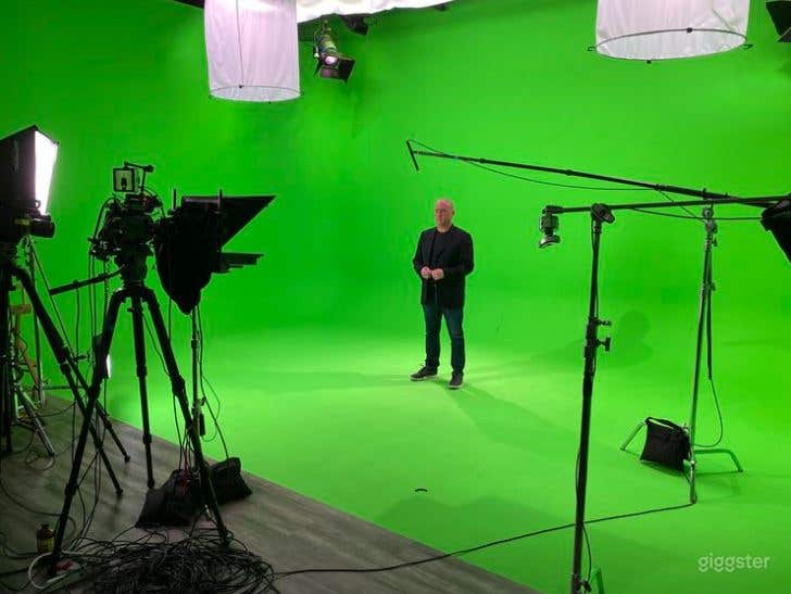 3-WALL GREEN CYC STUDIO in Brooklyn Photo 3