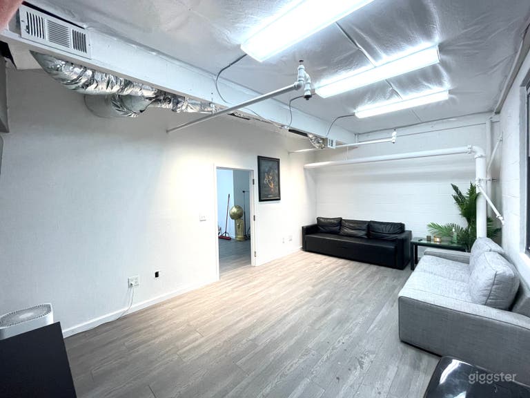  Lounge/Wardrobe Area 