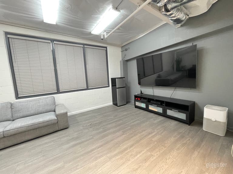  Lounge/Wardrobe Area 