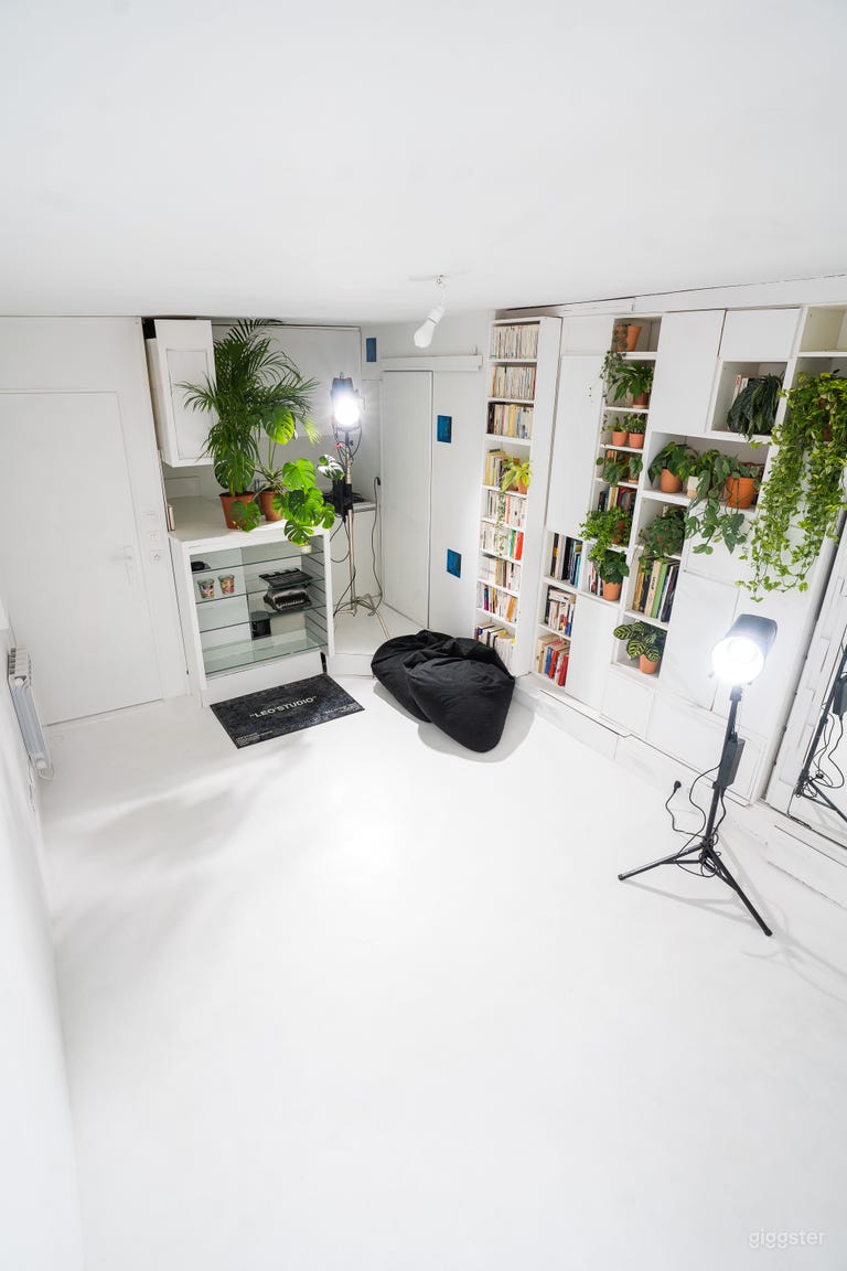  Other angle of the studio 
The library is often used for interviews, podcasts.
 