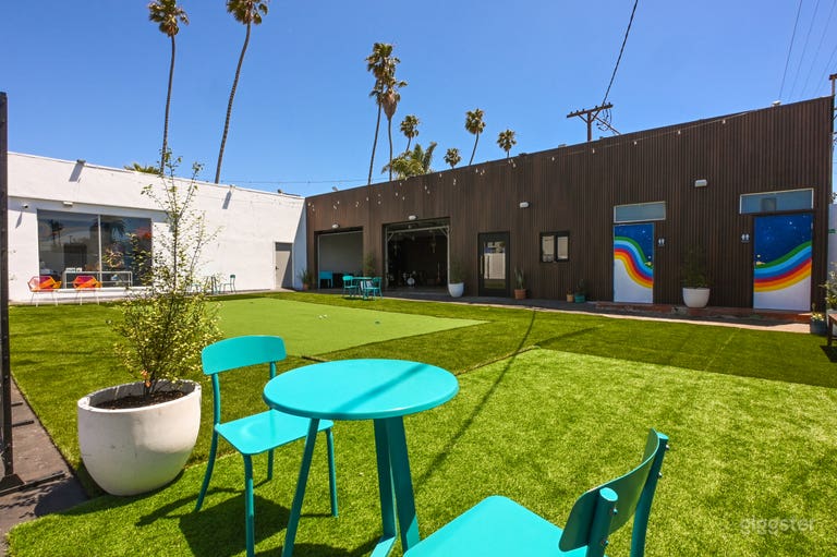  1500 sq ft lawn &amp; putting green / rec / picnic space 