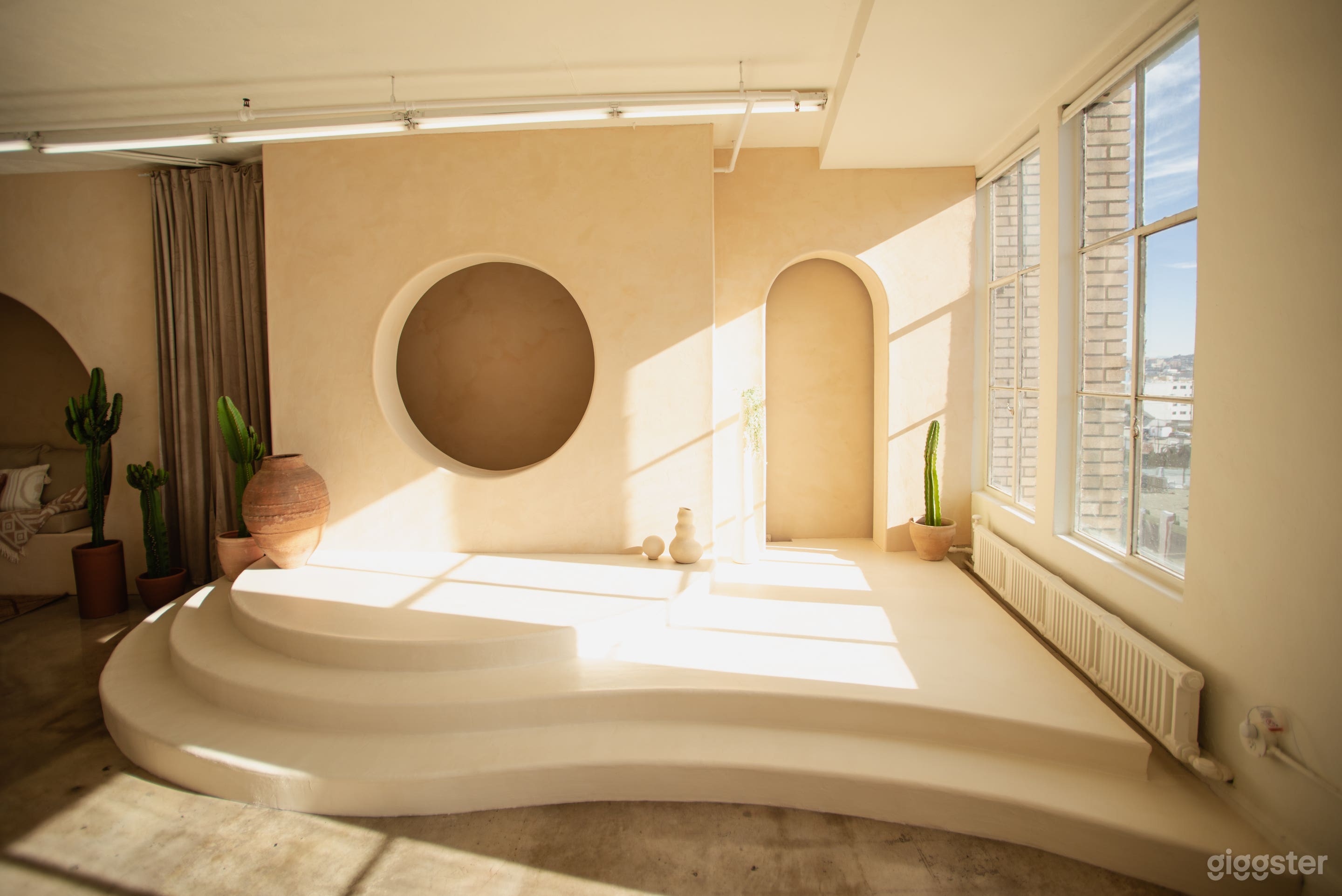 Natural Earth-Tone Multi-Set Studio Photo 3