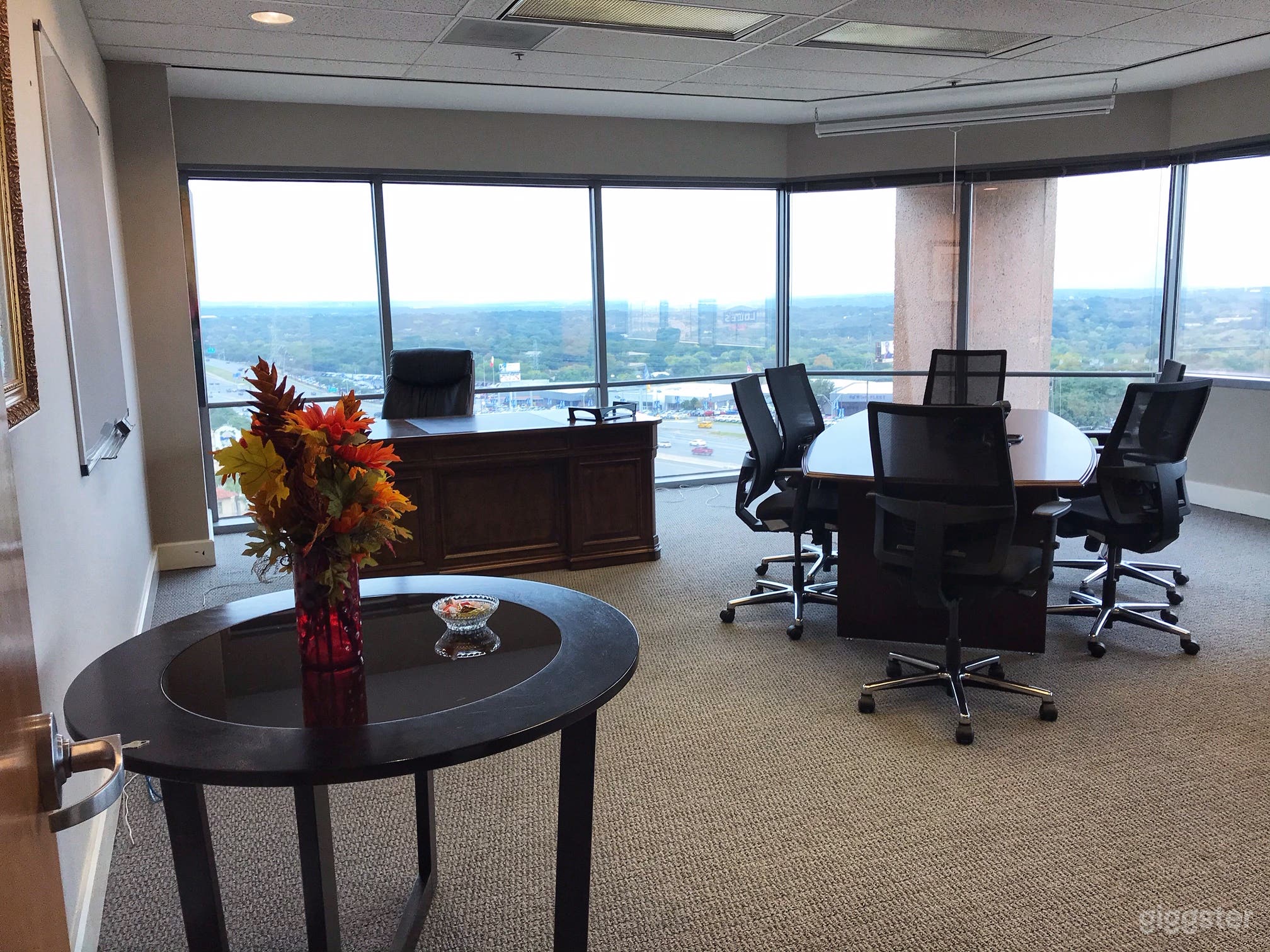 Office 1517, beautiful office with great views.