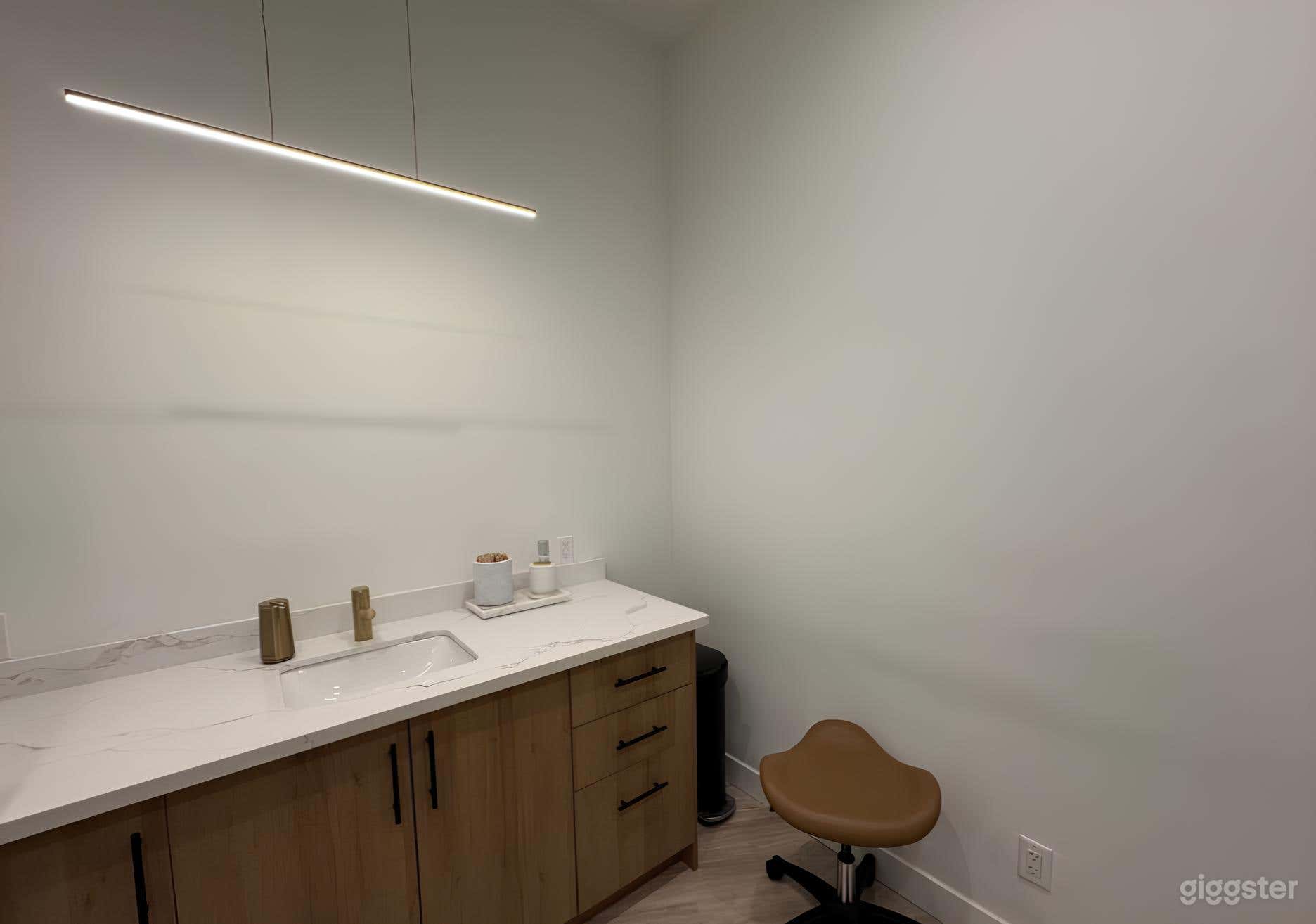 Treatment Room B for productions Photo 2