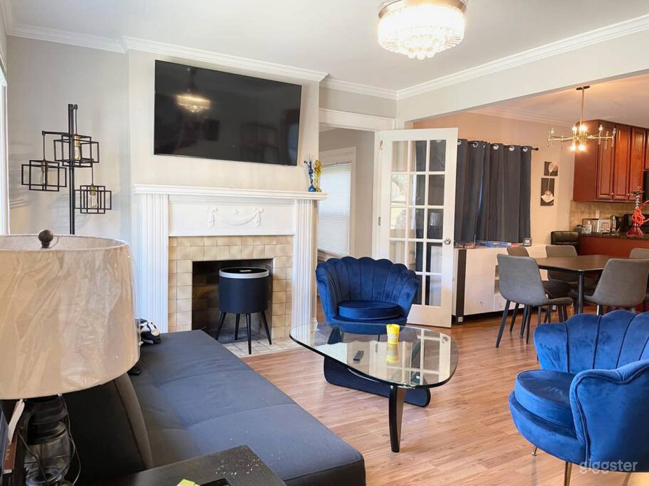 Gorgeous 2BR Home with Large Backyard Photo 2