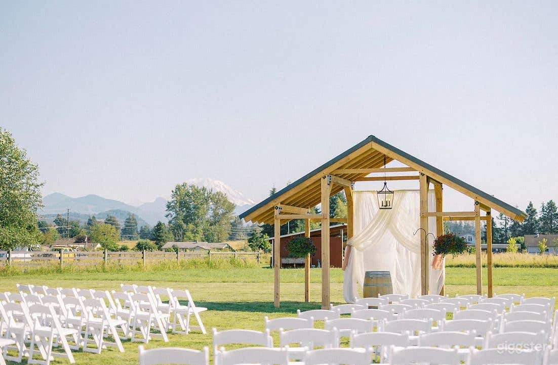 Gorgeous Outdoor Enumclaw Wedding Venue with Views of Mt. Rainier Photo 2