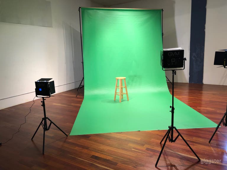  Green and white backdrops are available 