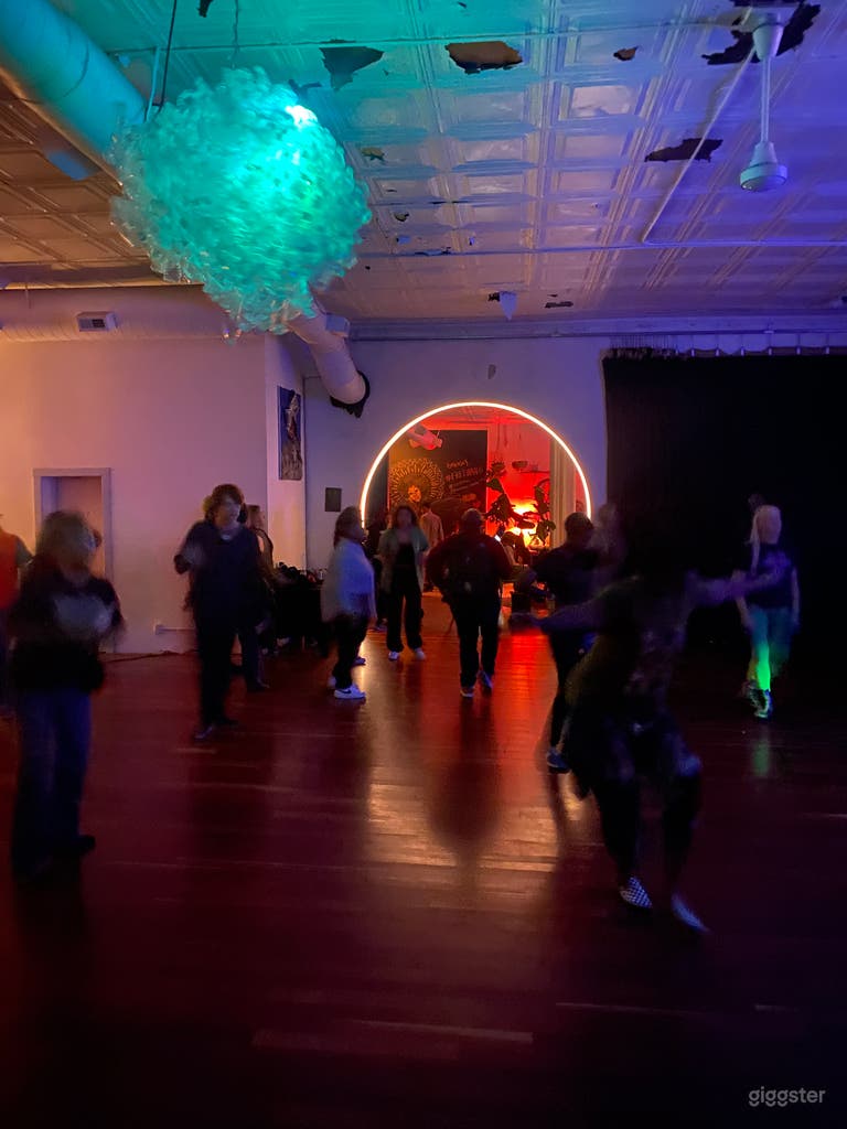  Spacious Studio + Lux Lounge 