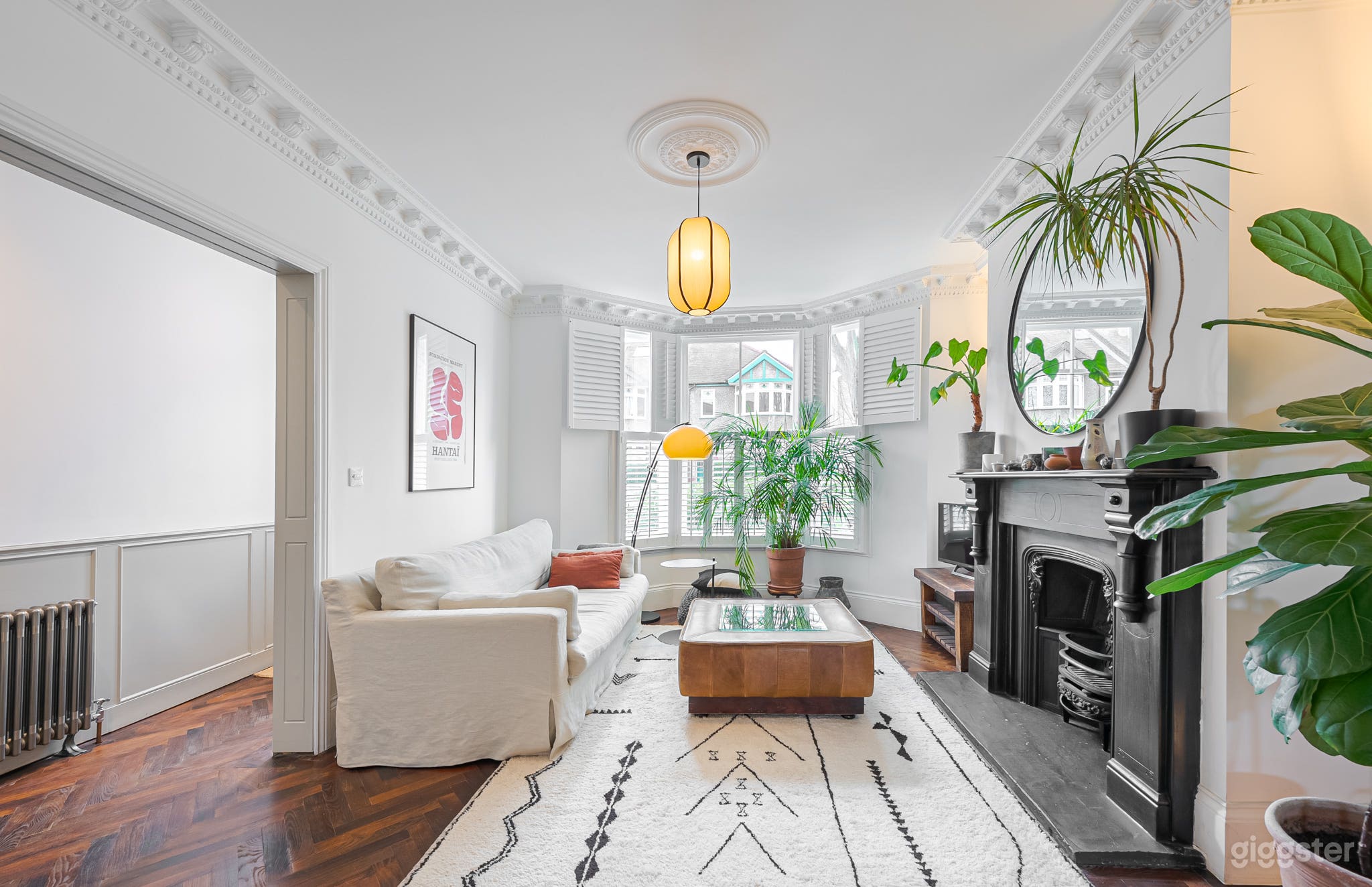 A Mid Century Modern Home With Eclectic Interiors  Photo 2