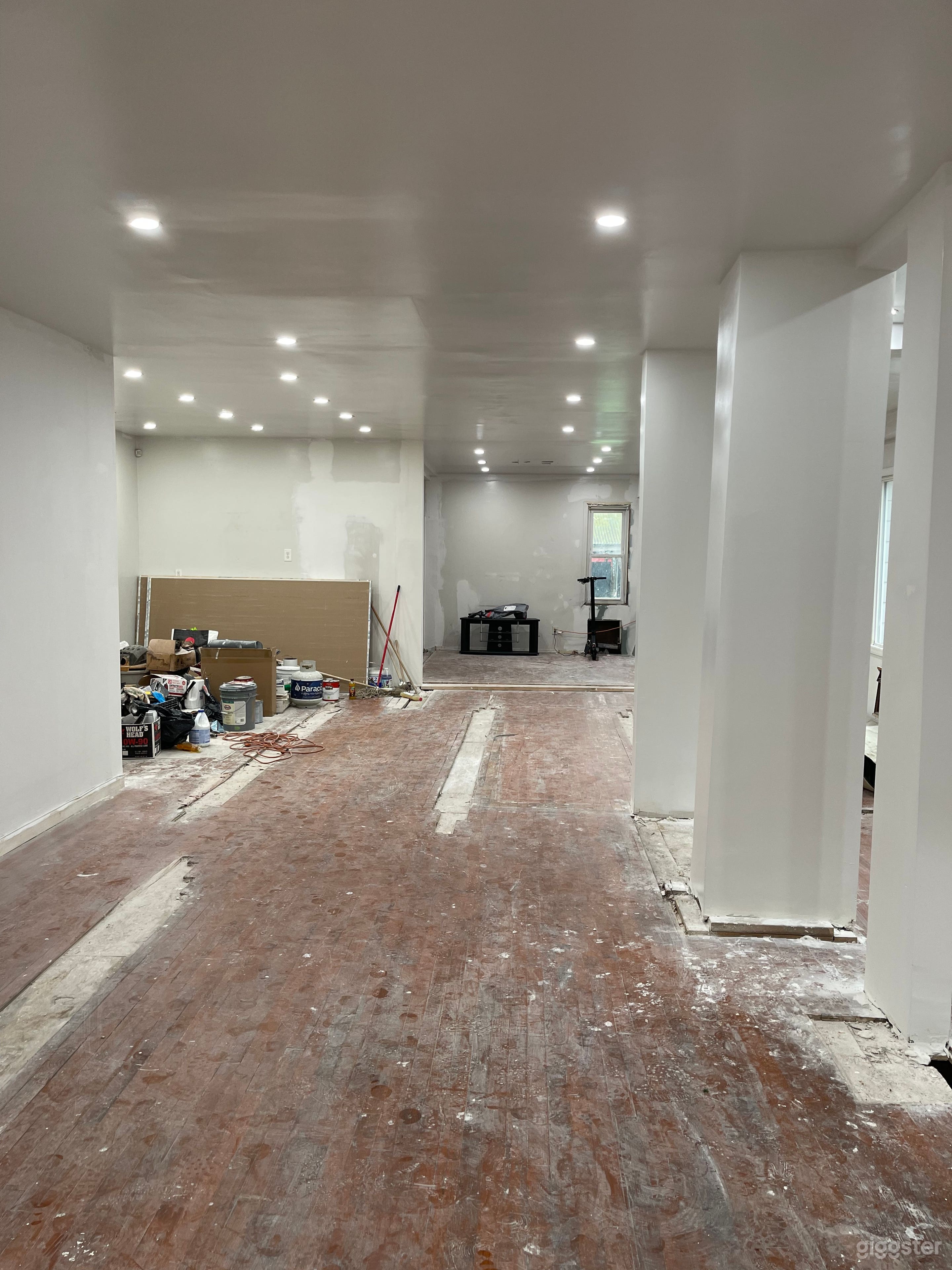 Entertainment Complex Photo 2