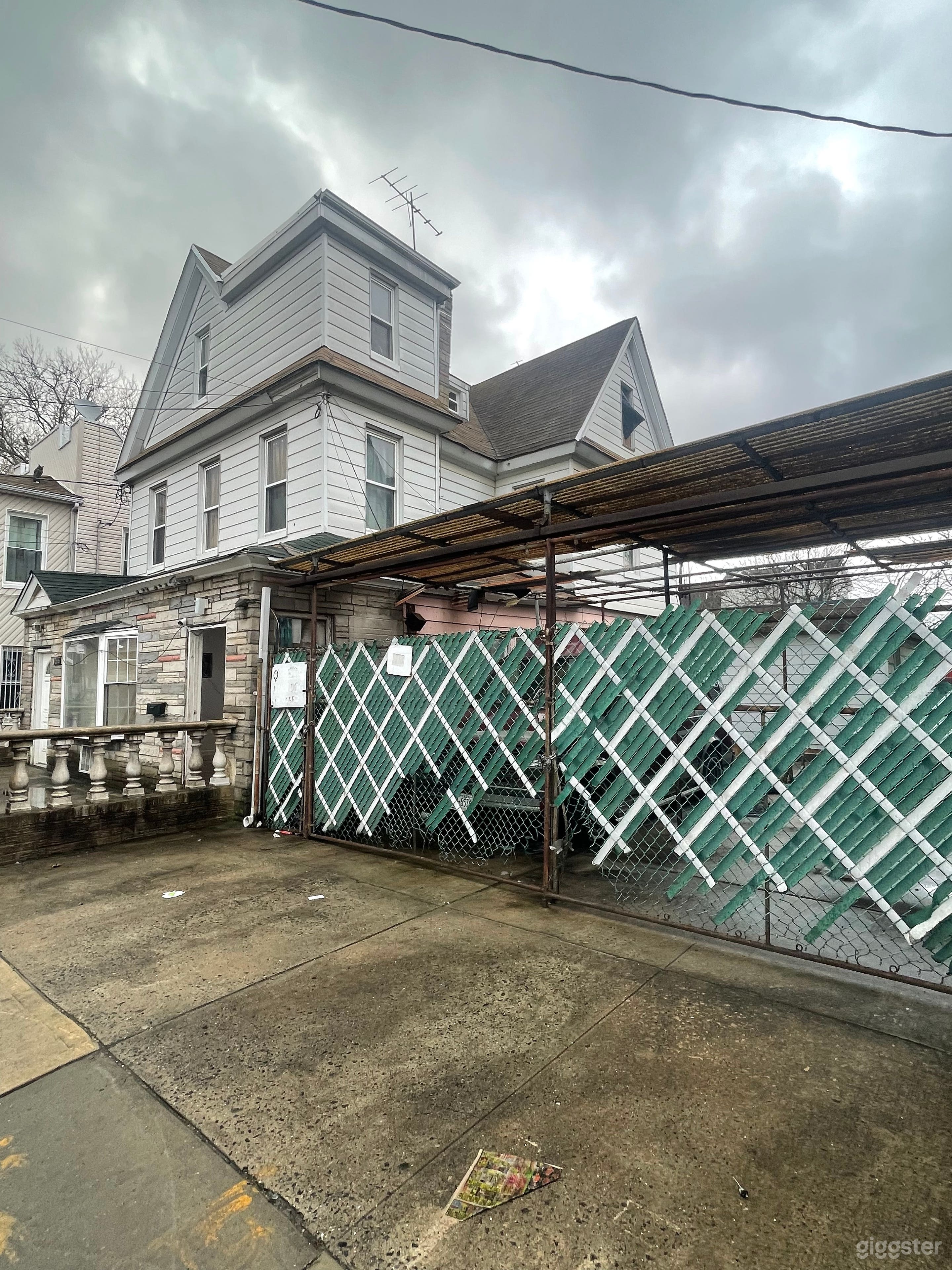 Entertainment Complex Photo 3