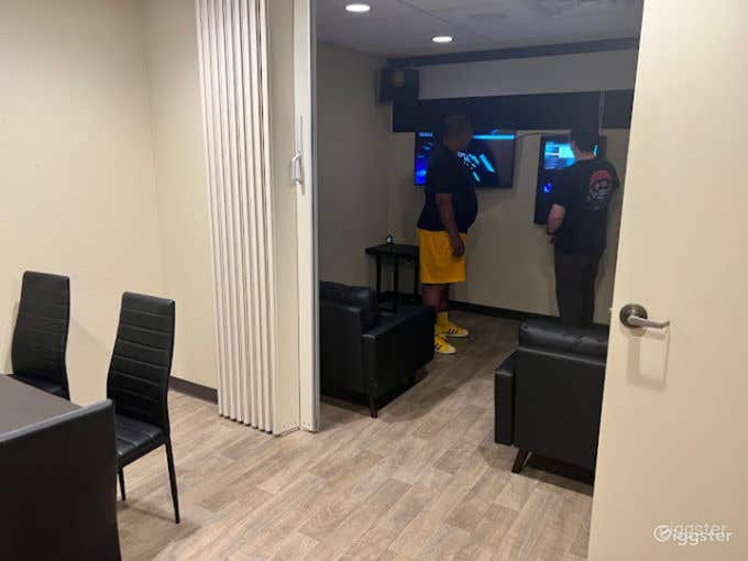 Karaoke Party Room for 12 Guests Photo 3