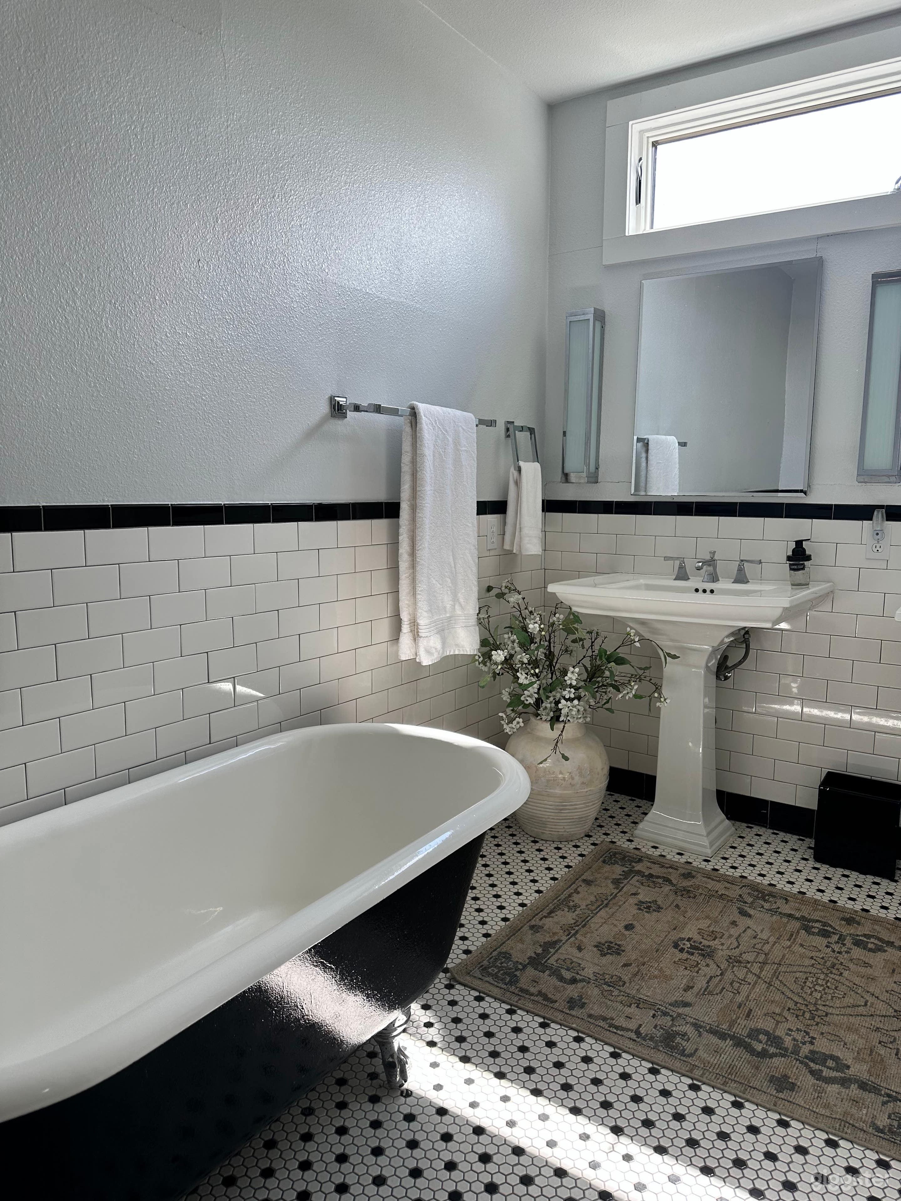 115-Year Old Manor at The Meadows Photo 4