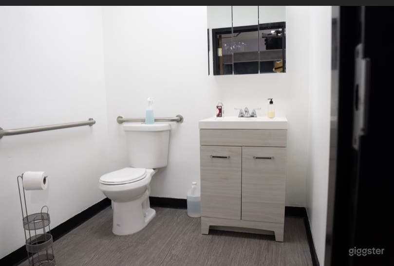 Cozy, Roomy, and Clean Event Space Photo 2