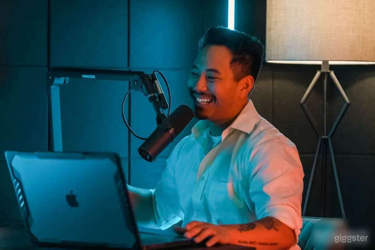 The Visionary Room w/ Professional Podcast Setup Photo 4