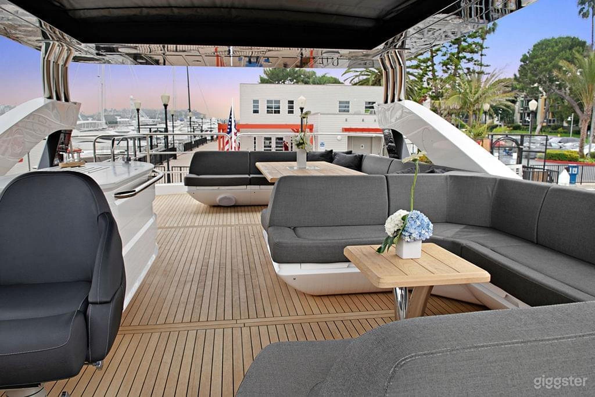 75' SUNSEEKER FLYBRIDGE YACHT Photo 4