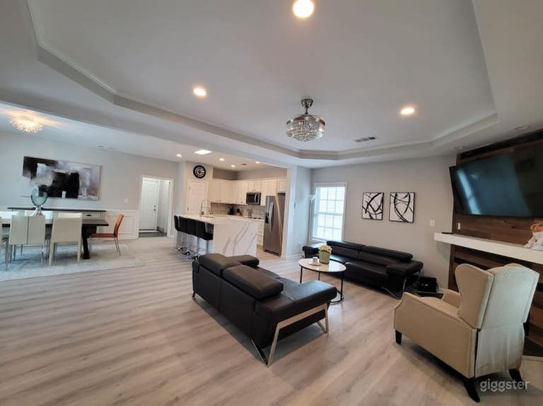  Grand Two Story Home in Atlanta 