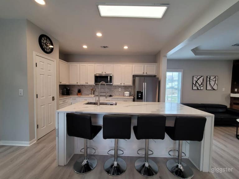  Grand Two Story Home in Atlanta 