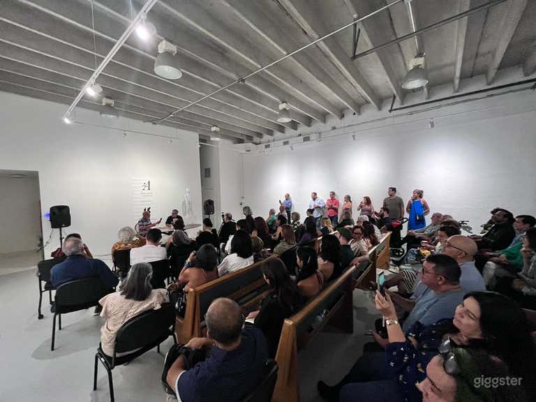  The Multitask Space (Art, Photography, Workhops, Ambience). 