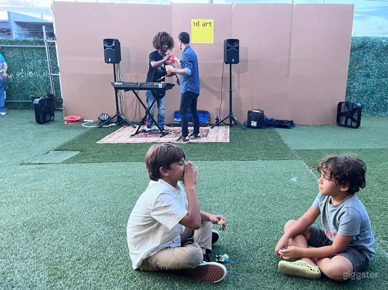  The Multitask Space (Art, Photography, Workhops, Ambience). 