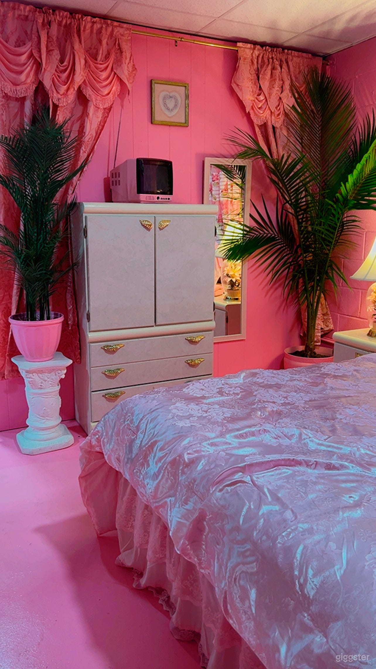 Vintage 80’s Content Studio Photo 4