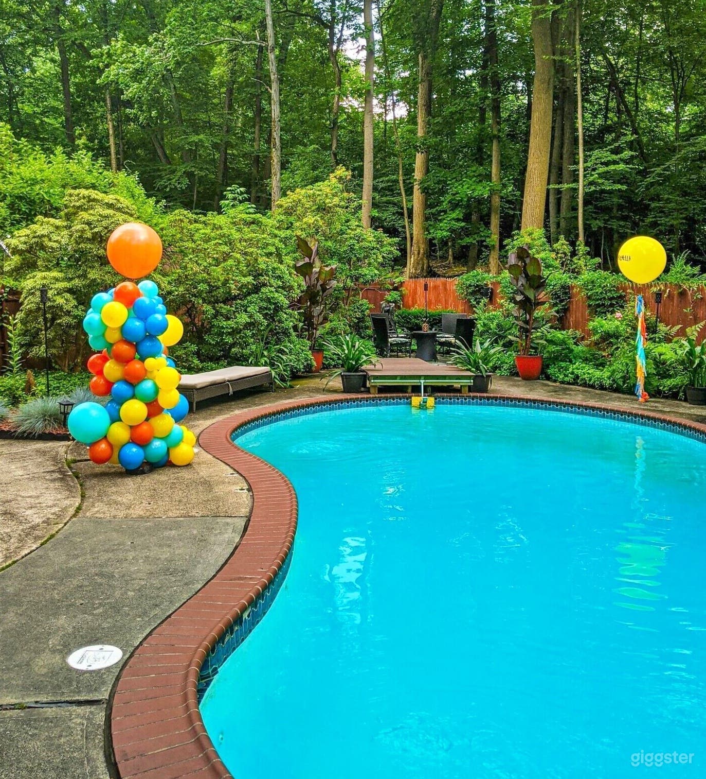 Tropical Pool Retreat with Tiki Bar Photo 4