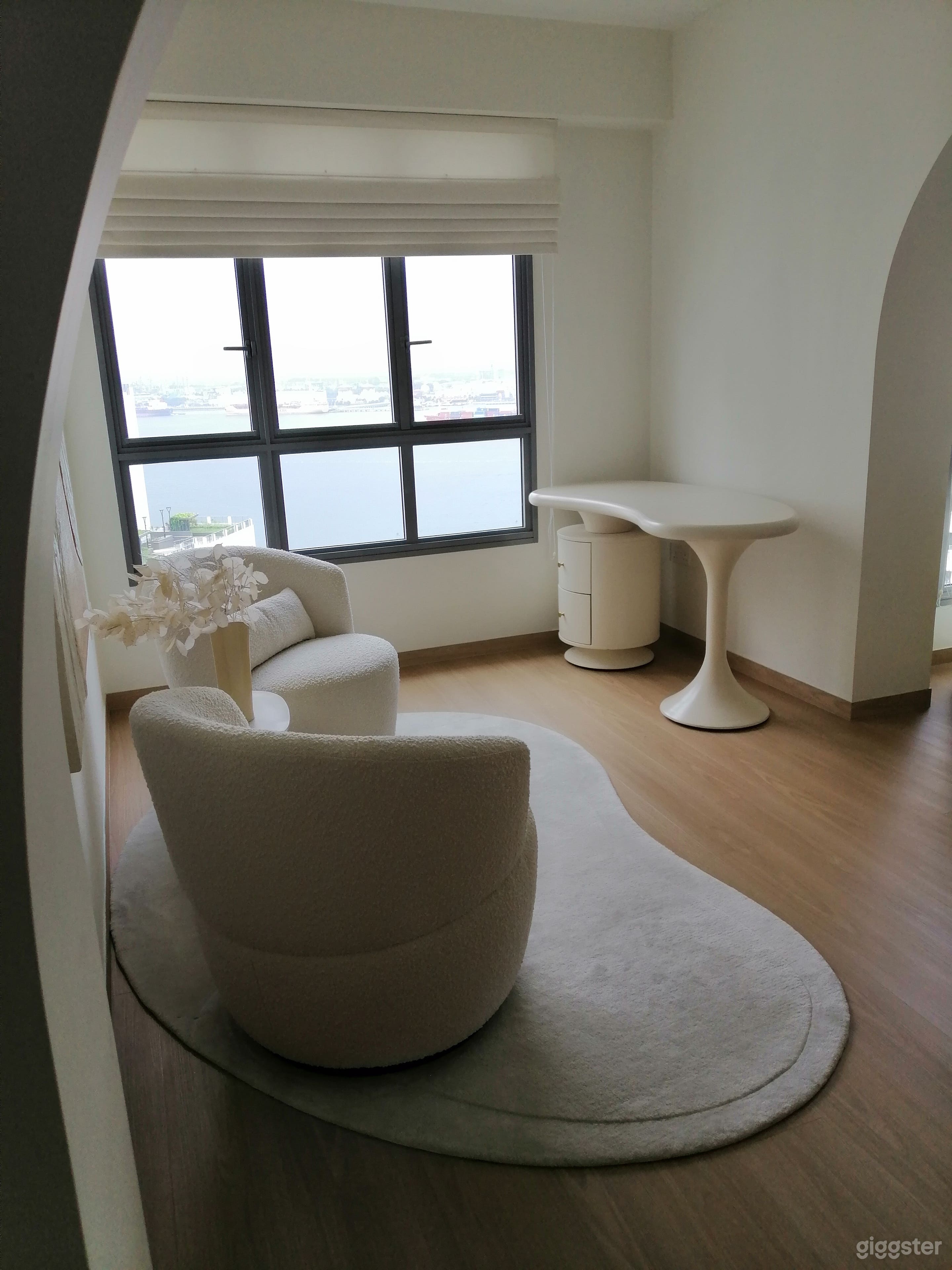 Minimalist sea view apartment Photo 4