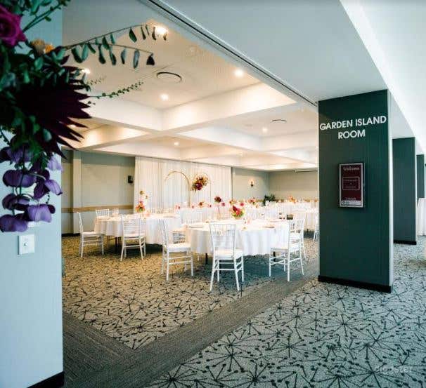 Gorgeous Garden Island Room for Events Photo 1