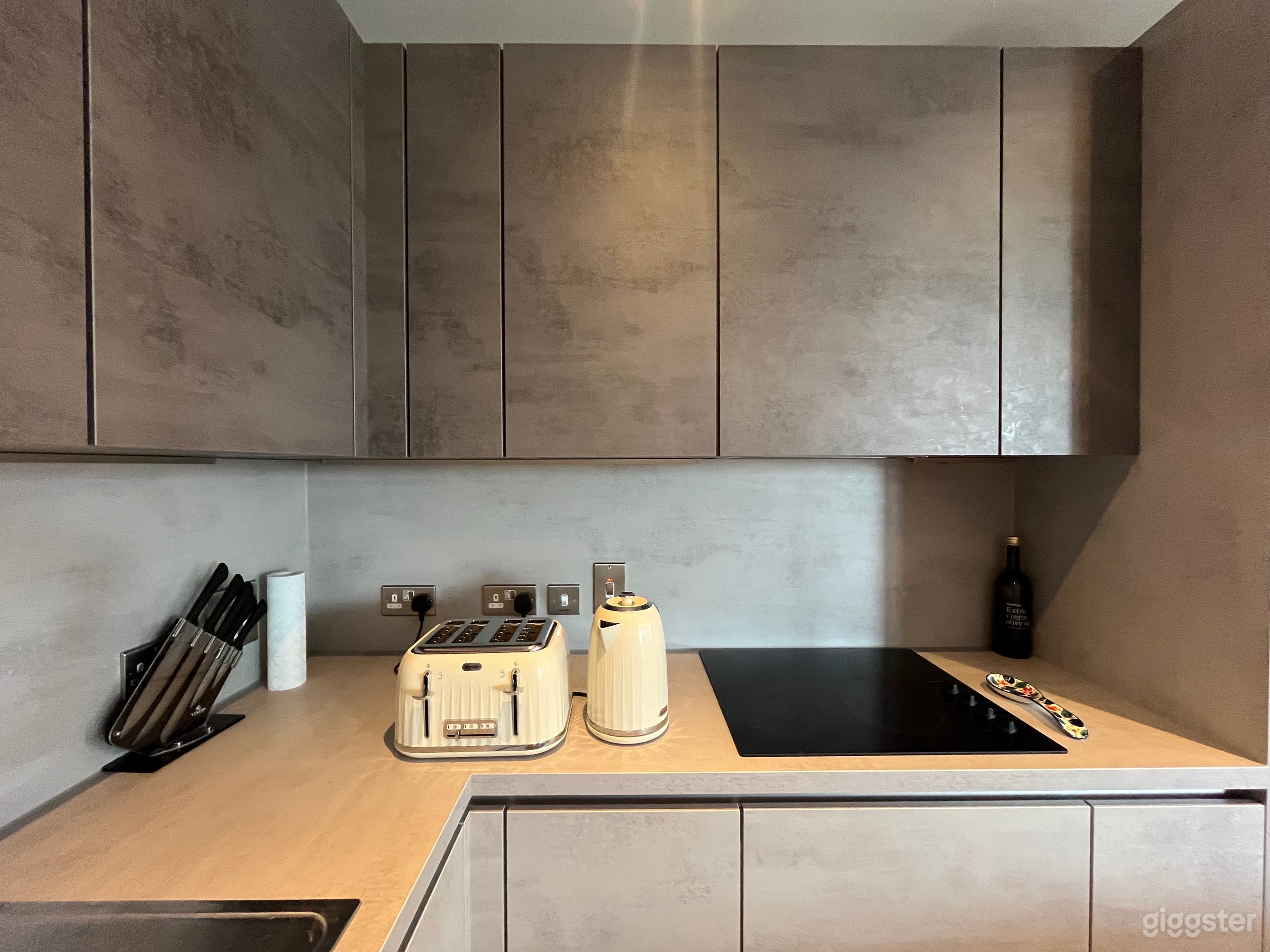 Beautiful Music Studio Photo 4